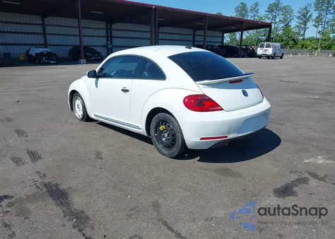 2015 Volkswagen Beetle 1.8T Classic z USA, uszkodzony, nr VIN 3VWF17AT0FM655321